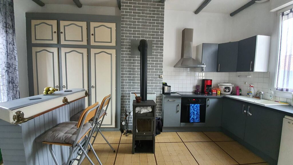 A vendre maison de village, 3 chambres, proche de Gamaches 80220 et à 15 minutes de la mer et des 3 villes soeurs. ( Eu 76260 - Le Tréport 76470 - Mers les Bains 80350 )