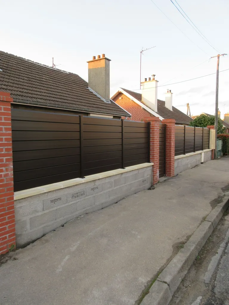 Installation de Clôture Aluminium Occultante, Panneaux Rigides et Brise-Vue pour l'Intimité à Yvetot en Seine-Maritime et sa Région