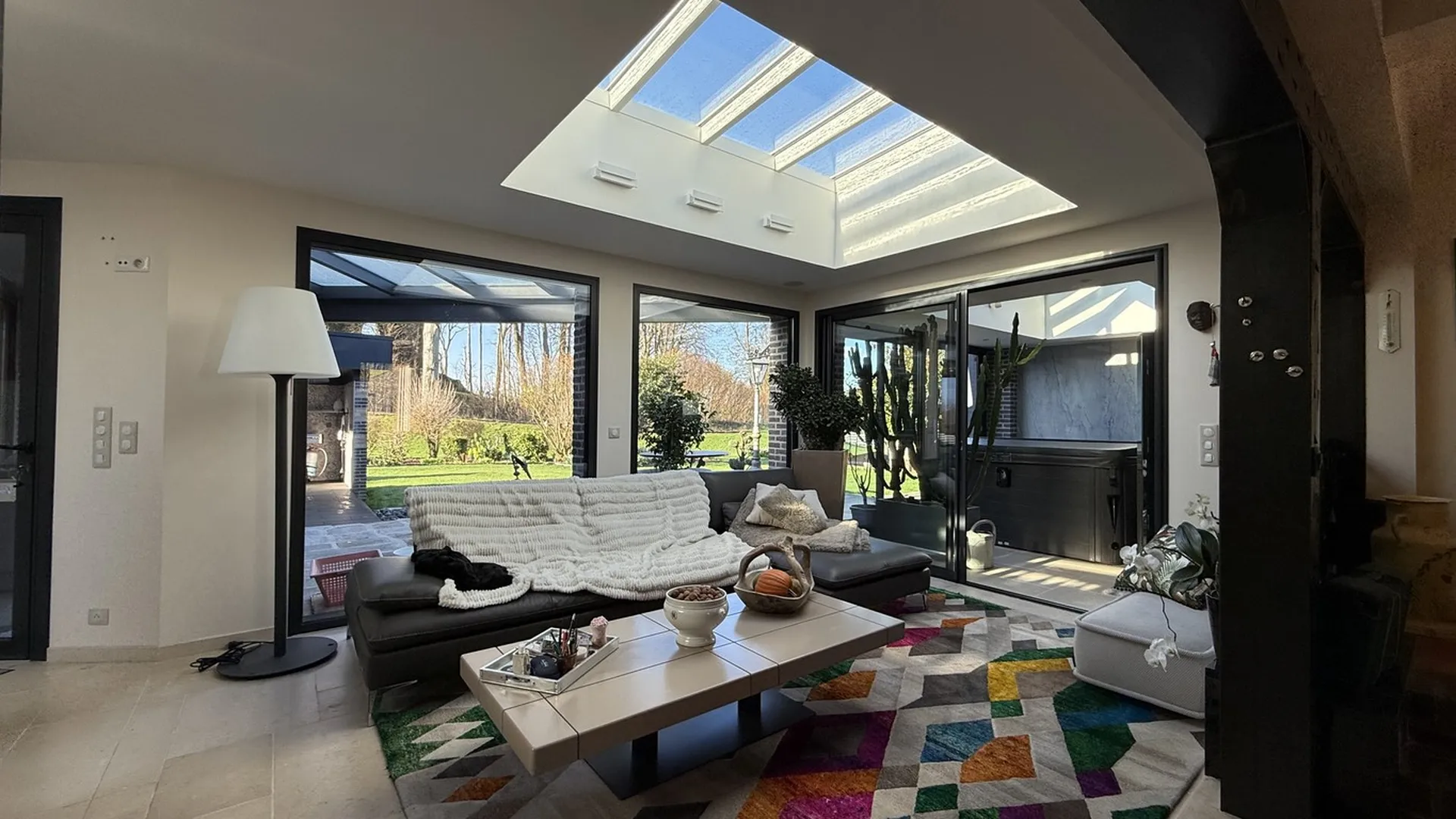 Magnifique Longère normande, entièrement rénovée mêlant le charme d’origine au contemporain.