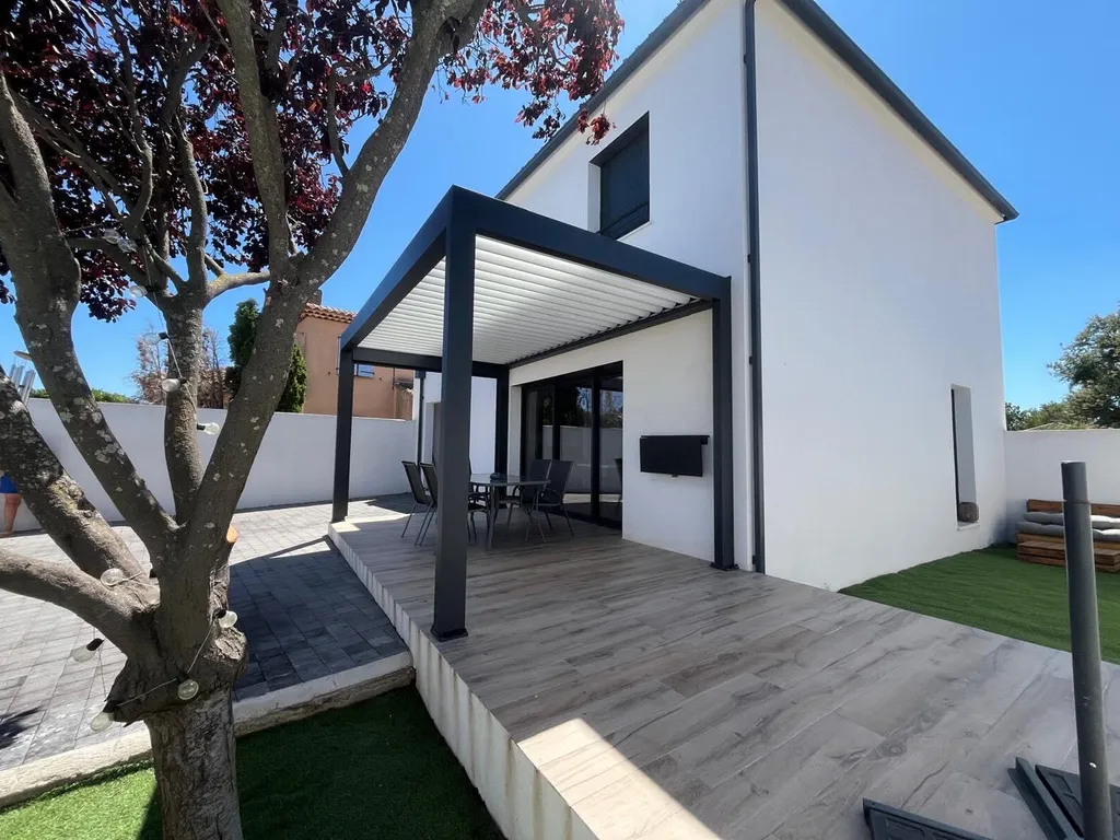 Mise en place d'une Pergola Bioclimatique Marquises modèle IZI sur Martigues