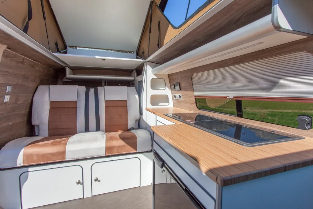 Spécialiste de l'Aménagement intérieur sur mesure VW Transporter T6 L2H1 à Chambéry par notre atelier spécialiste Custovan