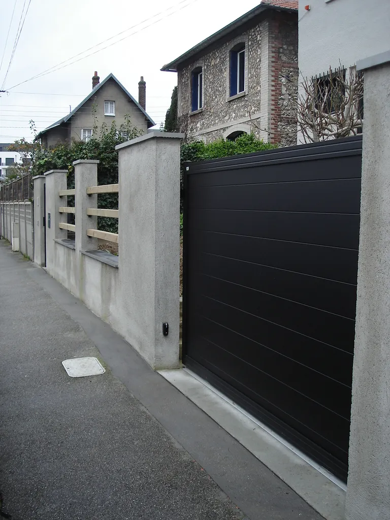 Réalisation d'un muret pour rénover la façade d'une propriété, Travaux de maçonnerie et Piliers de portail au Havre et sa région ou agglomération en Seine-Maritime 76