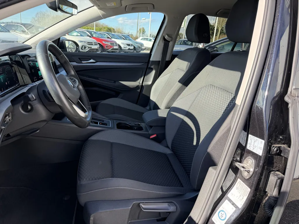 Volkswagen Golf 8 d'occasion à vendre proche du Havre : découvrez cette berline diesel TDI 150 finition Active