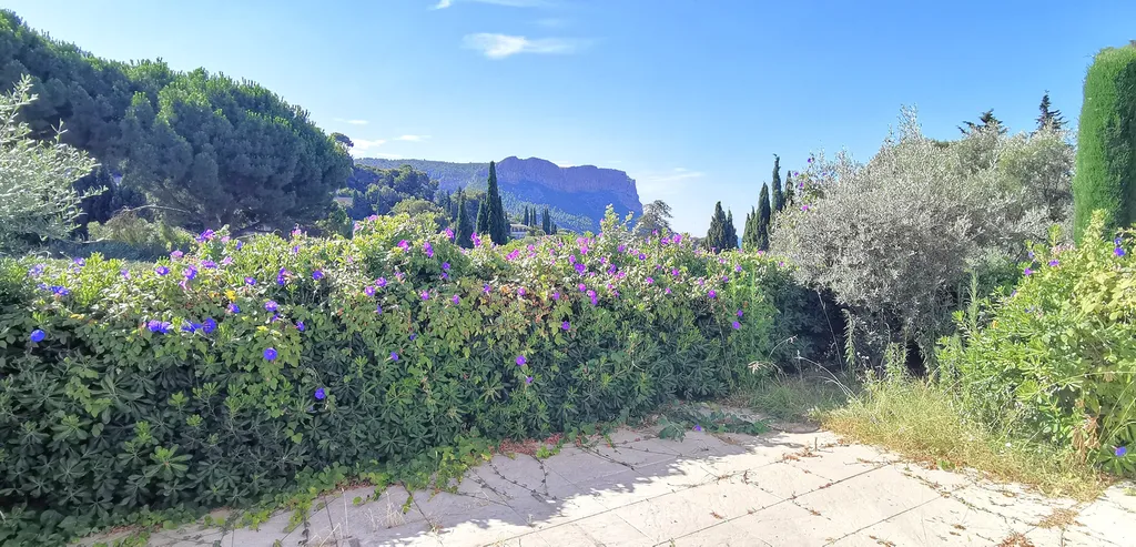 Vente appartement T4 en duplex à Cassis  avec terrasse vue Cap, solarium vue mer et garage dans une résidence sécurisée