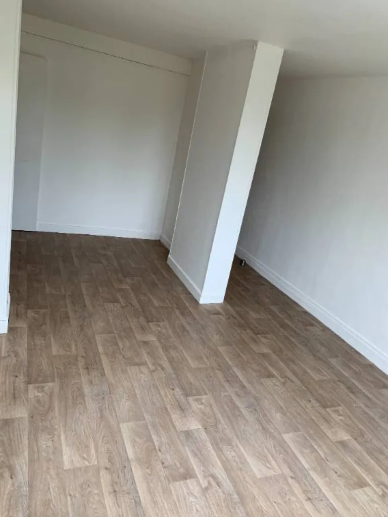 Situé au 62 rue Desseaux à Rouen (rive gauche)
