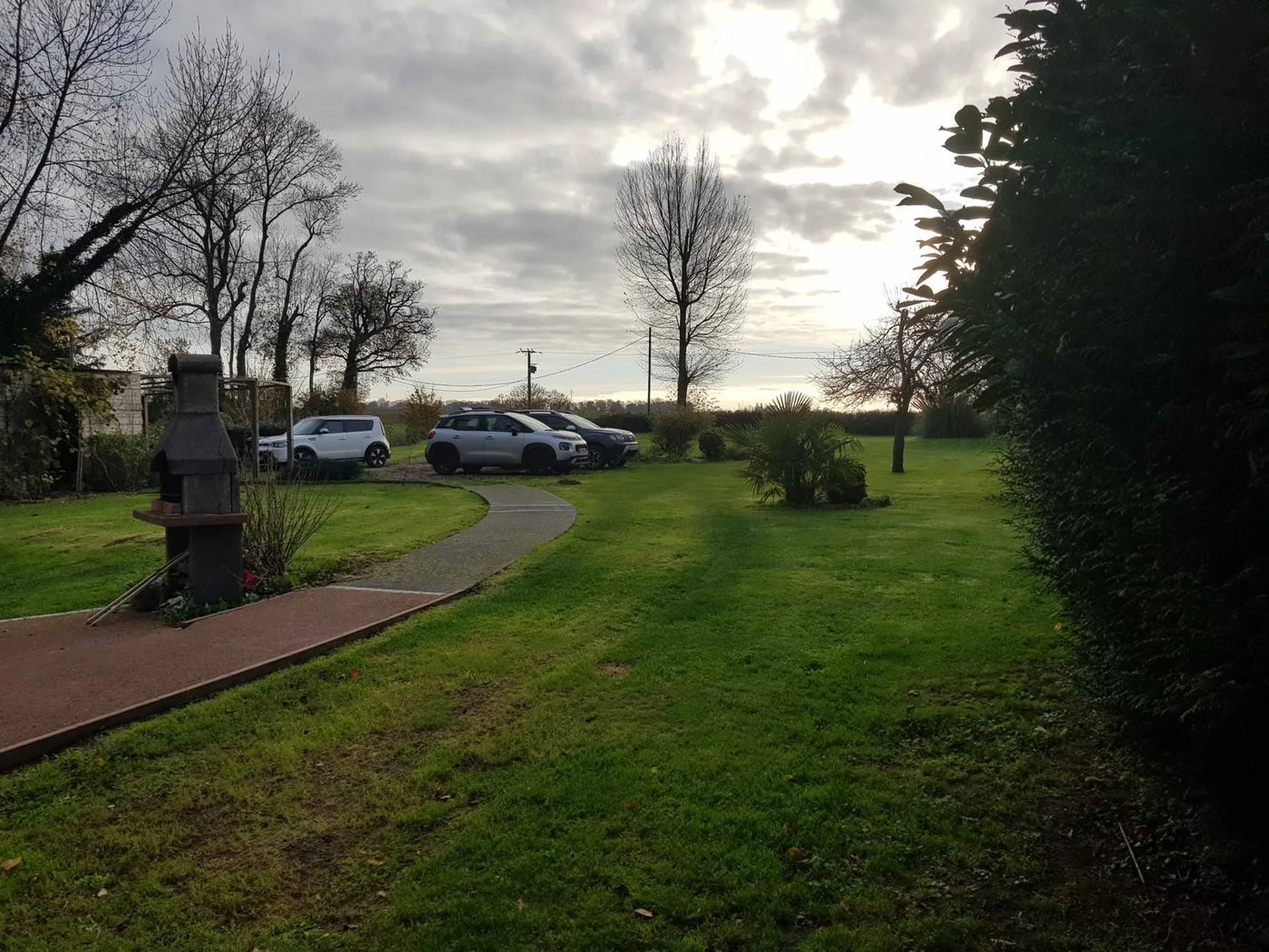 recherche maison située au calme proche mer, commerces et commodités en voiture