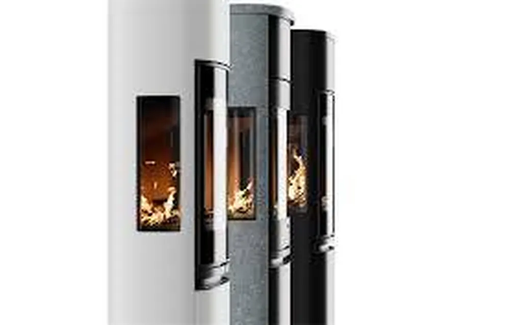 Poêle à bois Contura 930 installé dans un intérieur moderne