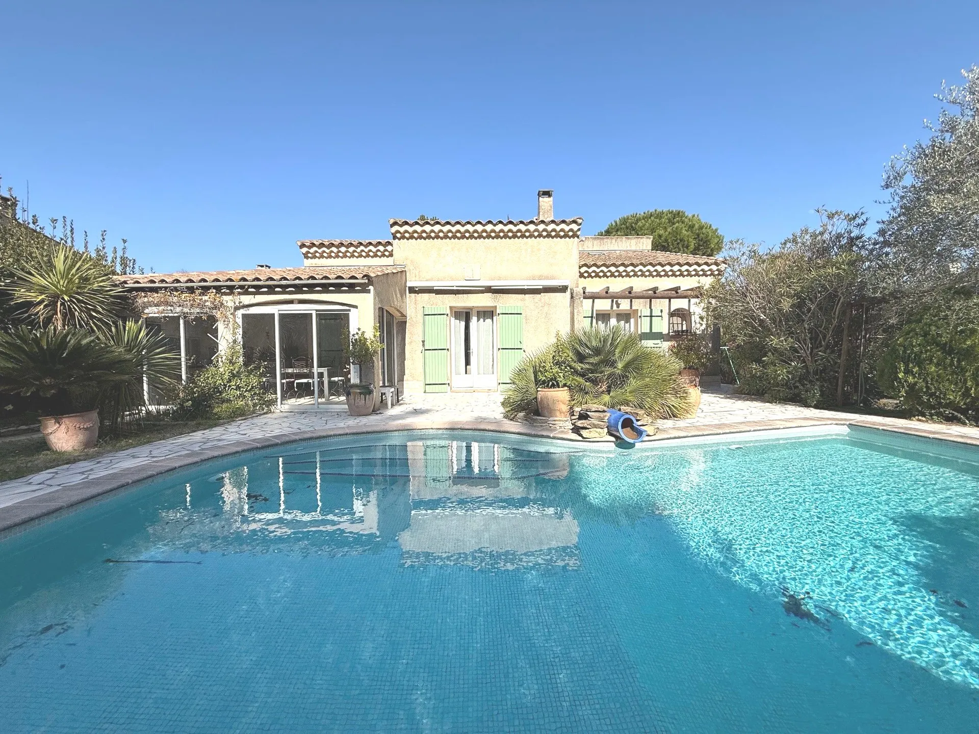 Villa de type 5 avec piscine 