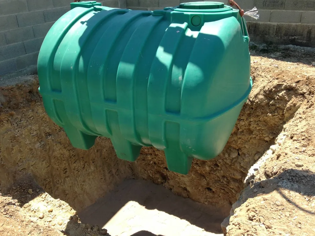 Système d'assainissement non collectif chez un particulier à Aix en Provence : travaux de terrassement pour mise en place d'une filière autonome