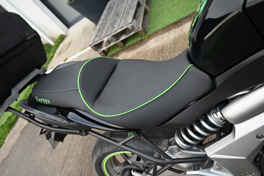 Selle moto sur mesure à Saint-Quentin-de-Baron en Gironde – Personnalisation haut de gamme