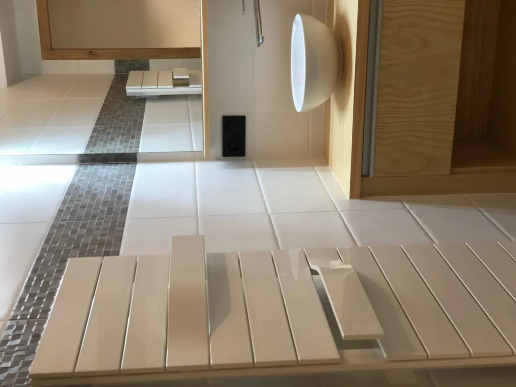 Vente d'un appartement T4 d'exception ski au pied meublé et décoré par un architecte d'intérieur au cœur de la station ARC 1800