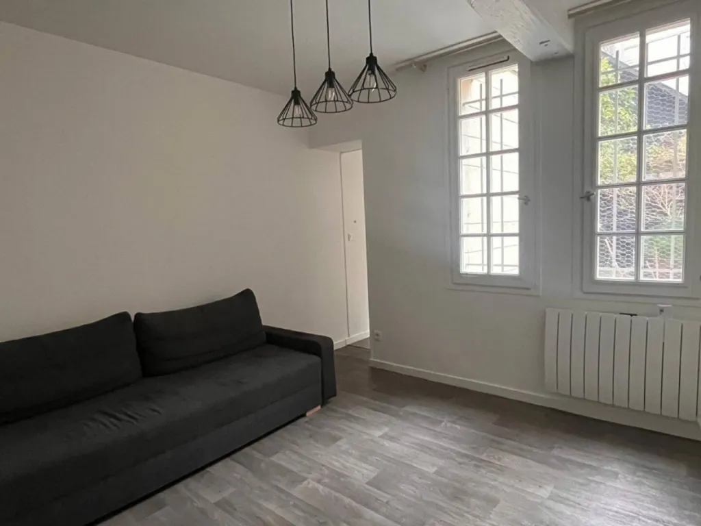 Situé au 58 rue Saint Romain à Rouen