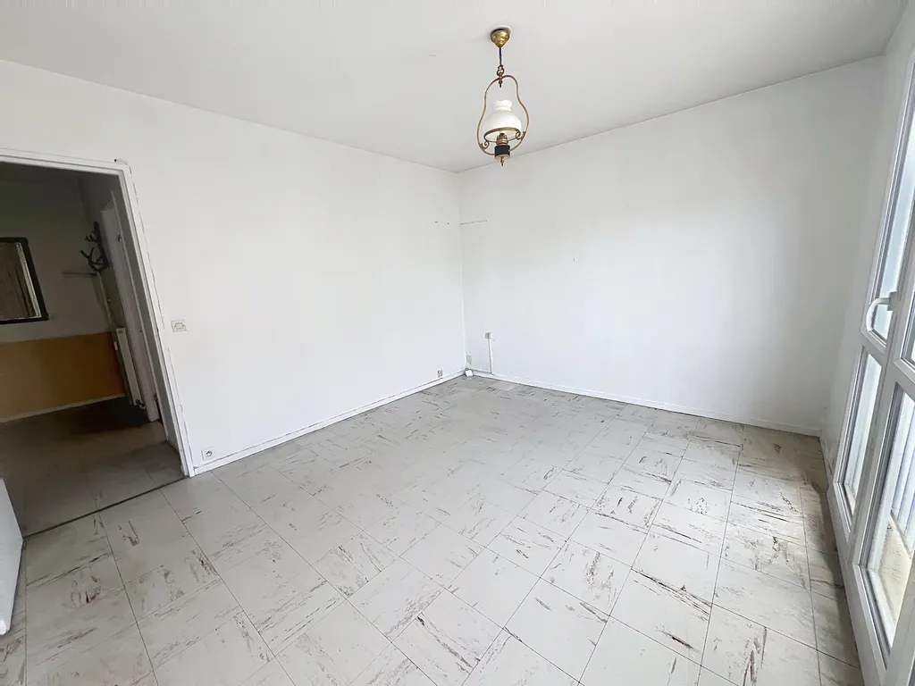 Appartement F3 avec travaux de rafraichissement