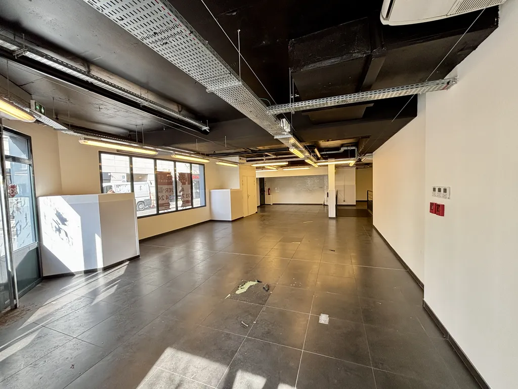 Location - Boutique 290 m², Volta, Rue de Verdun 92800 PUTEAUX