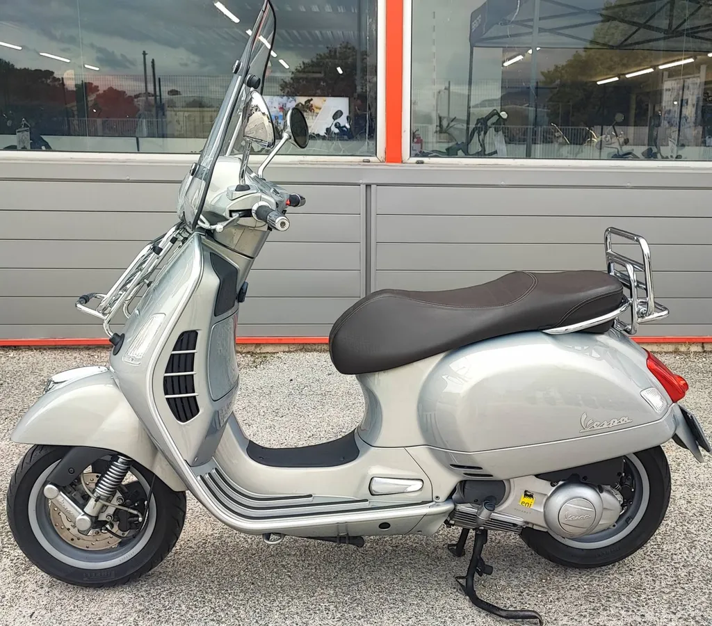 PIAGGIO VESPA GTS 300 du 03/2014 AVEC 37324 KM.