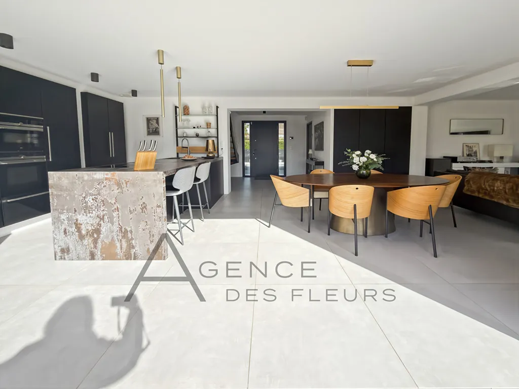 À vendre, très belle propriété contemporaine de 148 m² sur un terrain de 899 m² située sur la commune de La Londe 76500