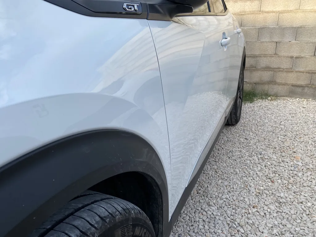 Carrosserie pour débosselage sans peinture (DSP) économique à Carnoux