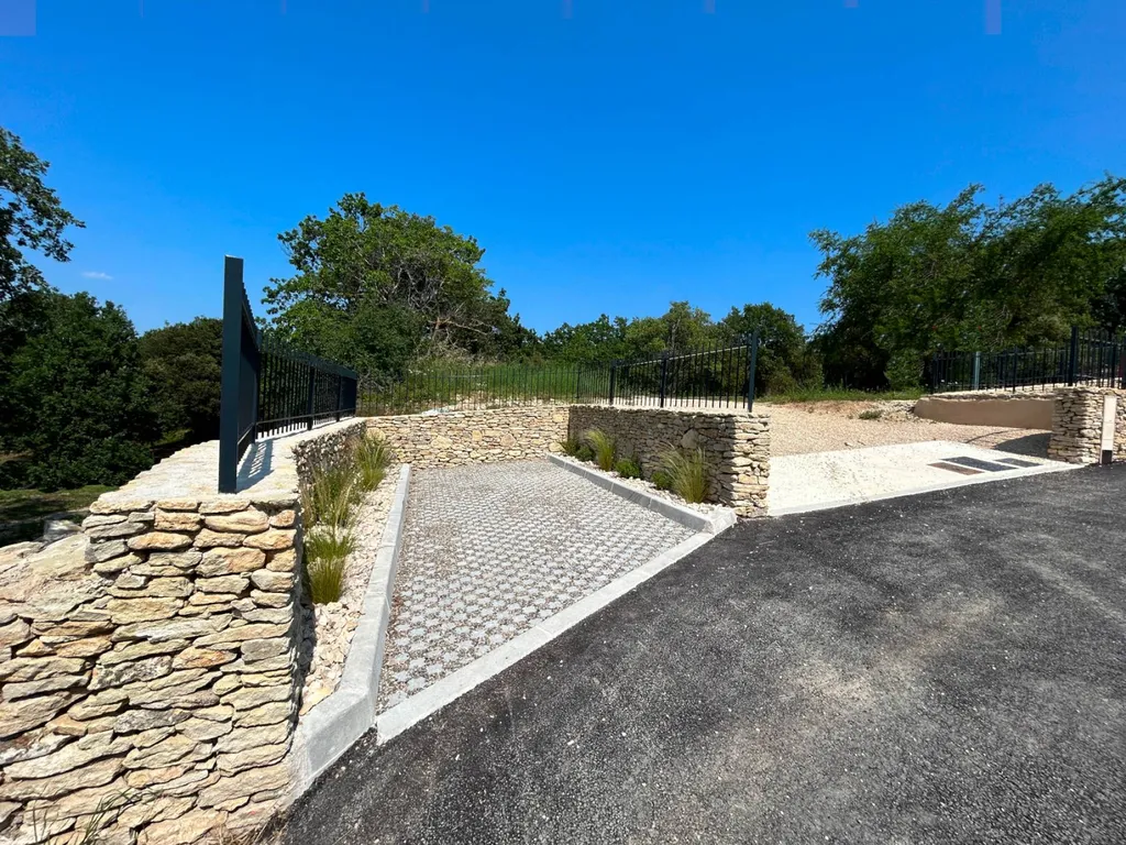 Venasque - 2 terrains constructibles à deux pas du village   