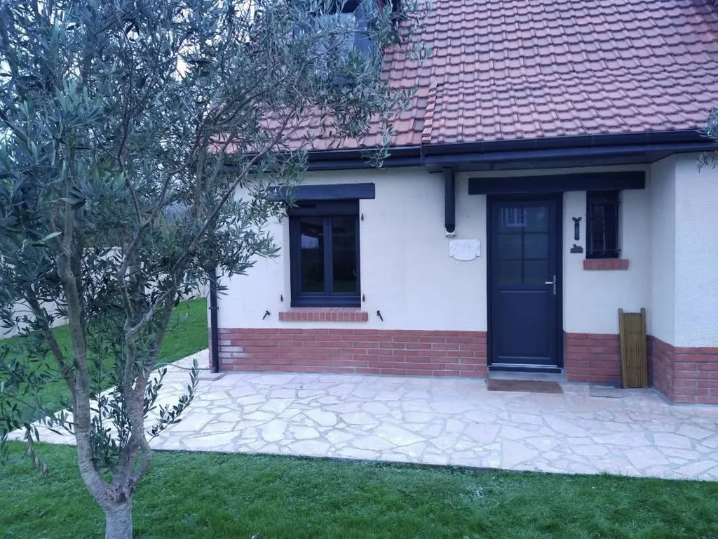Installation de fenêtres aluminium sur-mesure pour une rénovation de maison traditionnelle proche de Saint-Valery-en-Caux