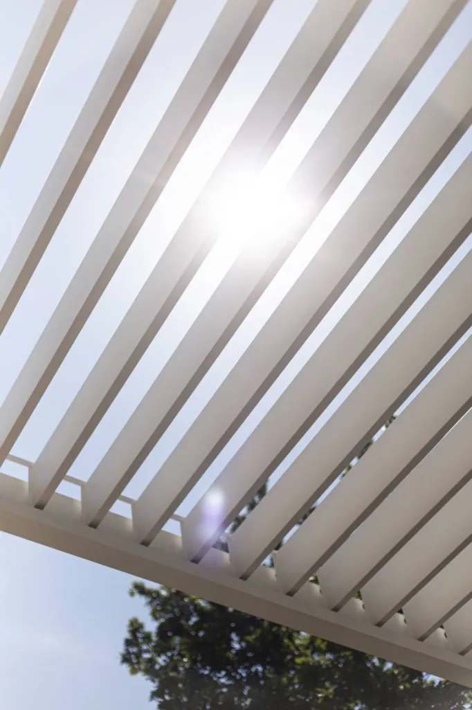 pergola bioclimatique RENSON à St Cannât posée par ROSSI