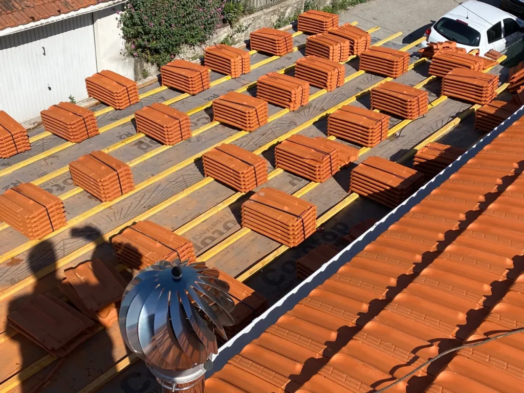 Changement d’une toiture tuiles plates de Marseille sur Gréasque près de Aix en Provence