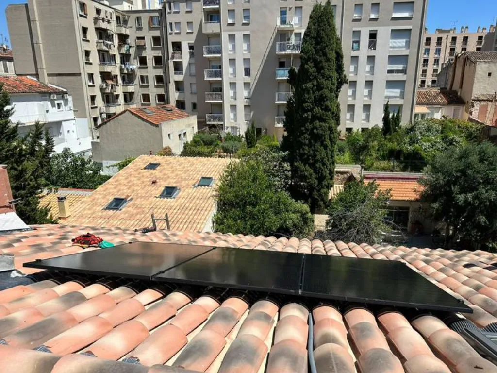 6 panneaux solaires Dmegc à Marseille installé par Provence Energie Solaire Services dès 7 500€ 