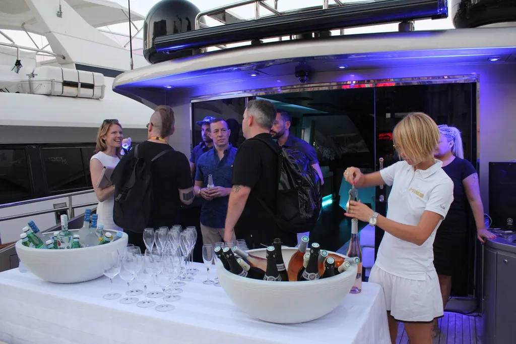 Organiser un mariage sur un yacht à Cannes, sur la côte d'azur