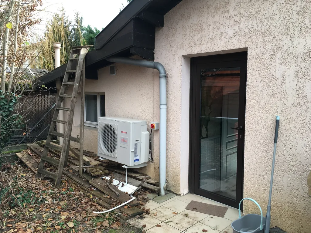 Isolation thermique intérieure d’une maison avec installation d’une pompe à chaleur air/air pour améliorer le confort thermique et réduire les consommations d’énergie dans le Rhône (69)