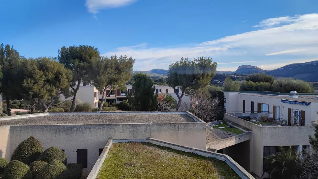 Appartement T3 Cassis  en dernier étage dans copropriété avec parking aisé