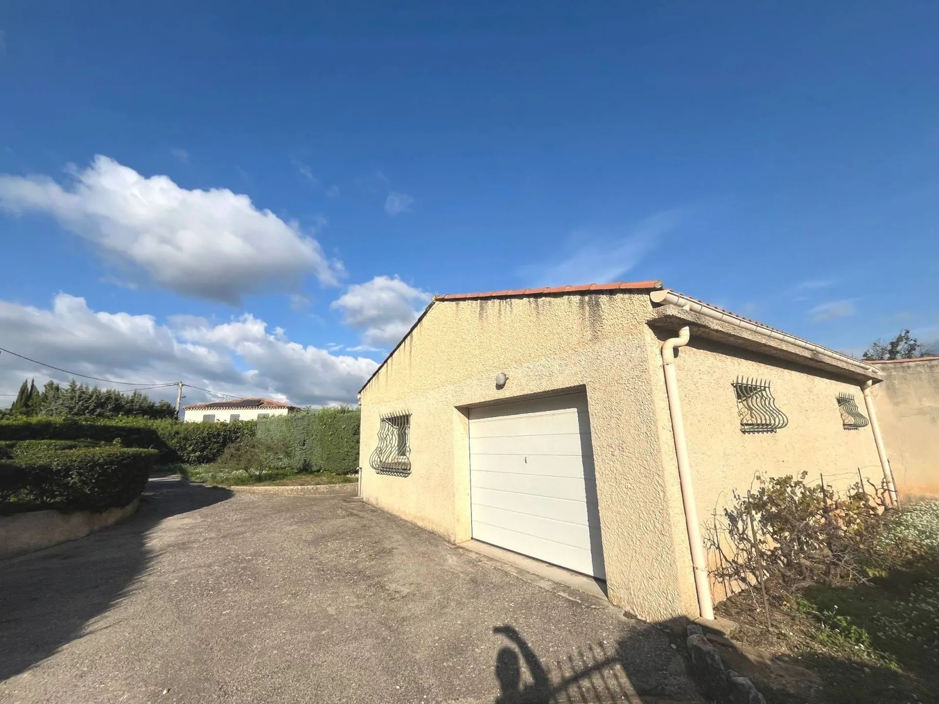 Villa Roquefort la Bédoule de plain pied, au calme, exposition sud, terrain paysager