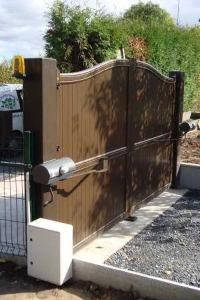 Installation de portail Aluminium motorisé à Pont l'Evêque 14