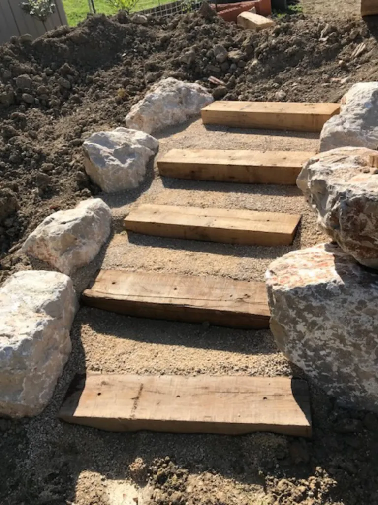 escalier bois et roches jardin bouches du rhone