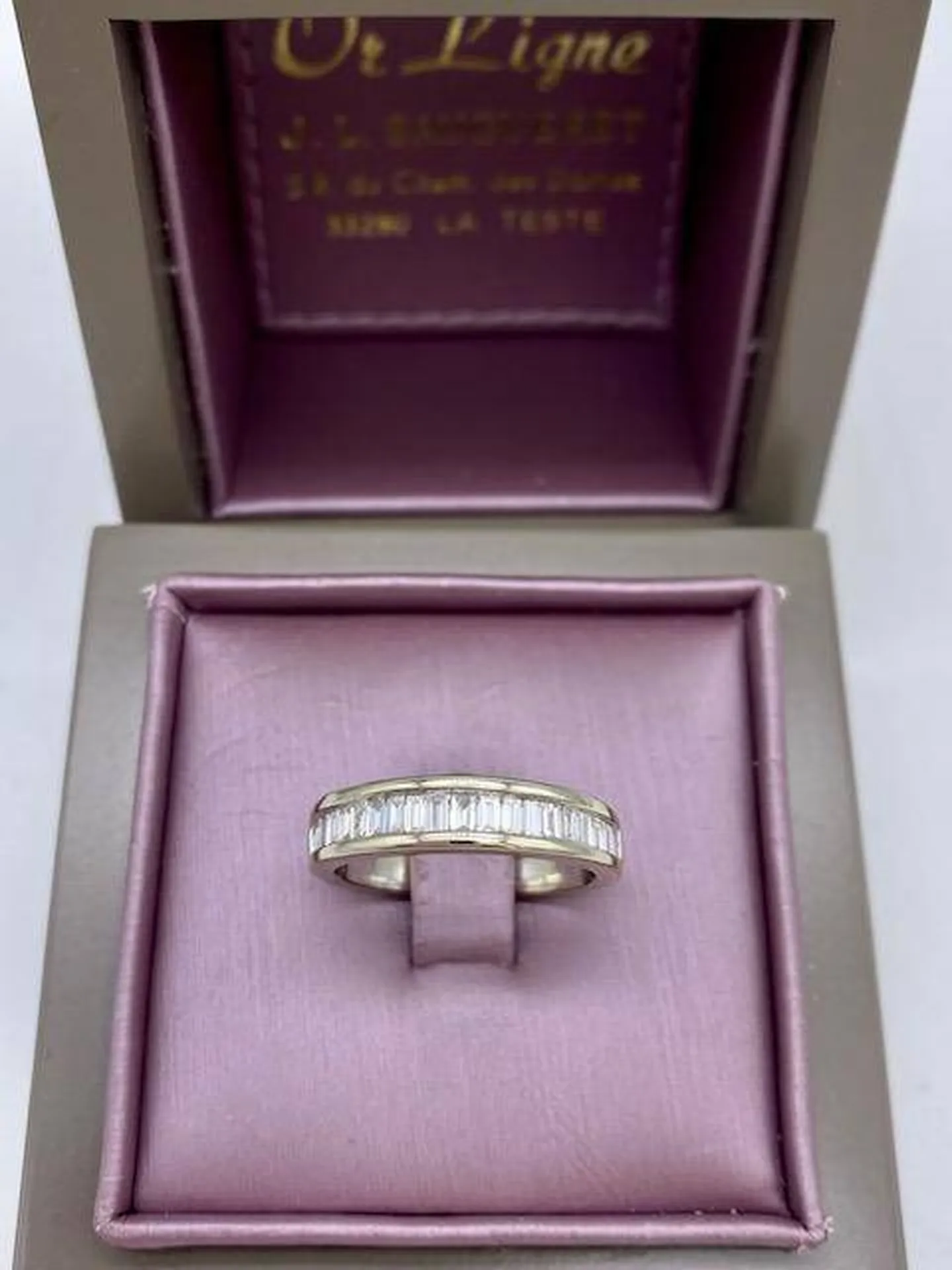 acheter une bague demie alliance or blanc 750/1000ème et diamants taille baguette serti rail occasion Or Ligne près de Bordeaux Bassin d'Arcachon