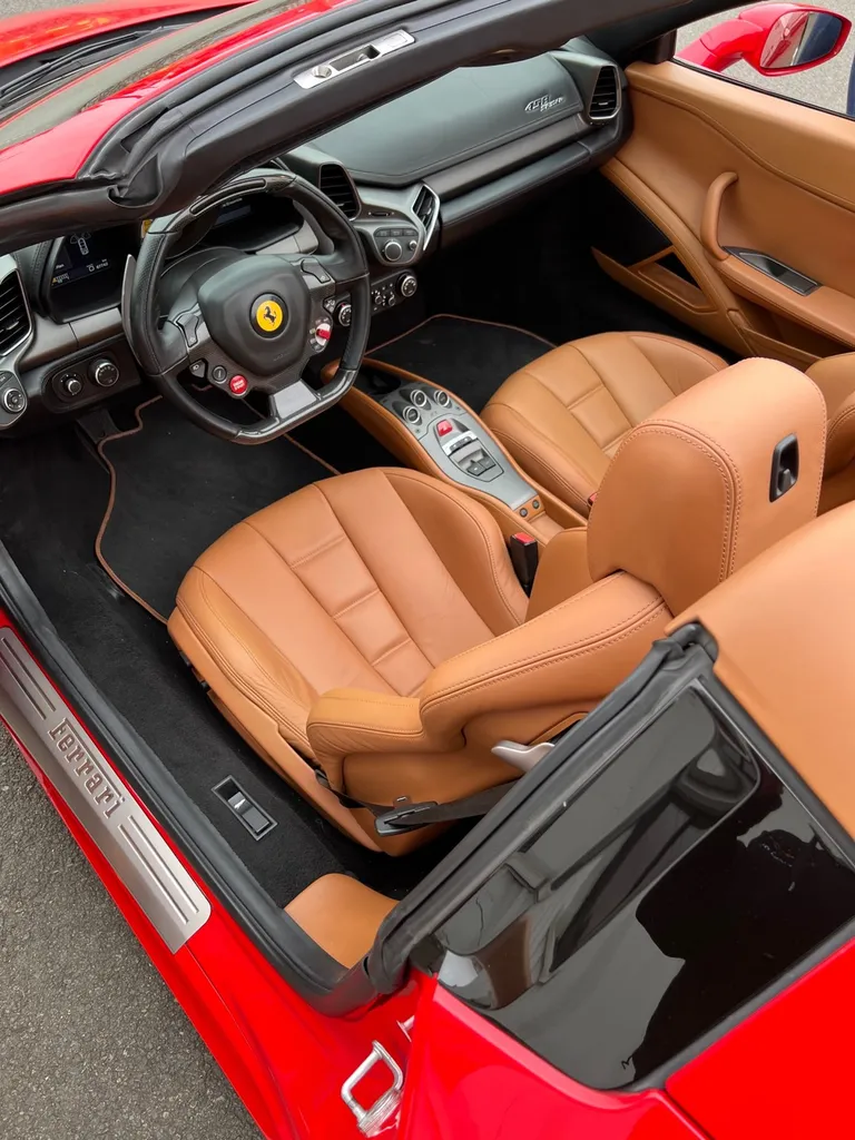Repigmentation des cuirs de cette Ferrari 458 Spider à Le Mans (72)