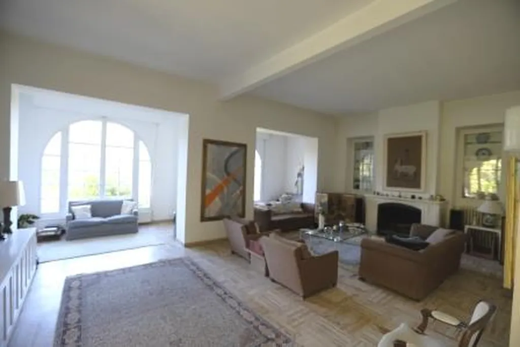 à proximité du golf de Saumane, magnifique bastide de style Art Déco   