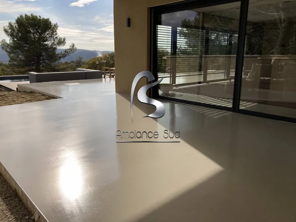 Devis pour application sur mesure en béton ciré piscine terrasse près de Bormes les Mimosas Var 83