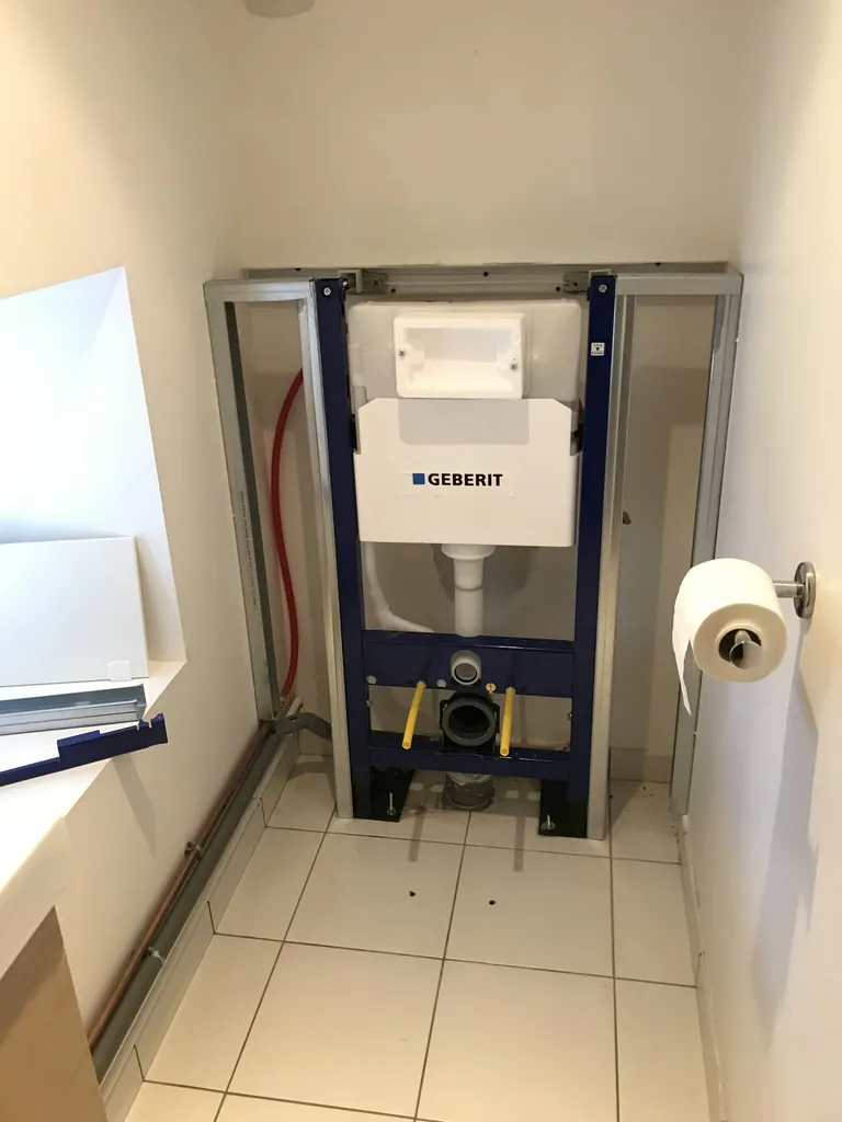 Pourquoi opter pour un WC suspendu plutôt qu’un WC traditionnel à Bordeaux ?