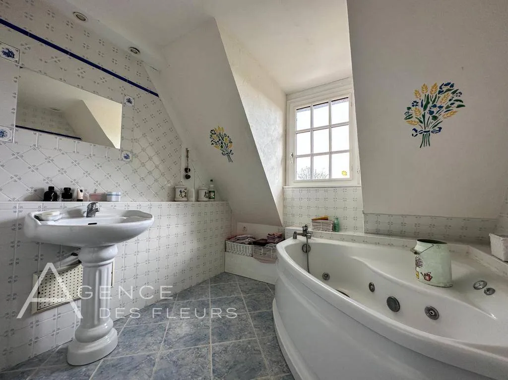 A saisir charmante maison normande de 6 pièces avec dépendance sur la commune de TOURVILLE LA CAMPAGNE