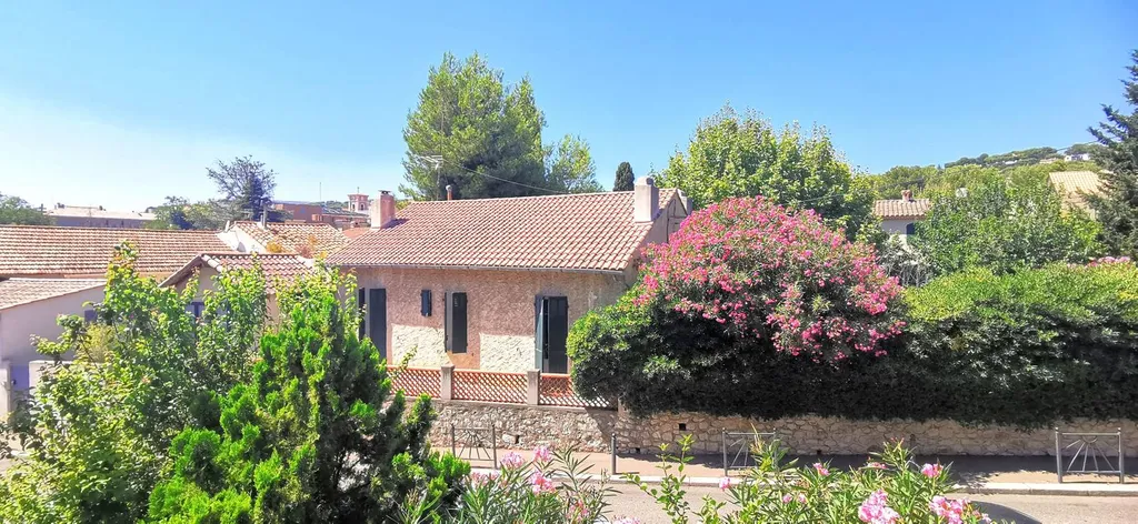 Cassis vente apaprtement avec balcon et garage