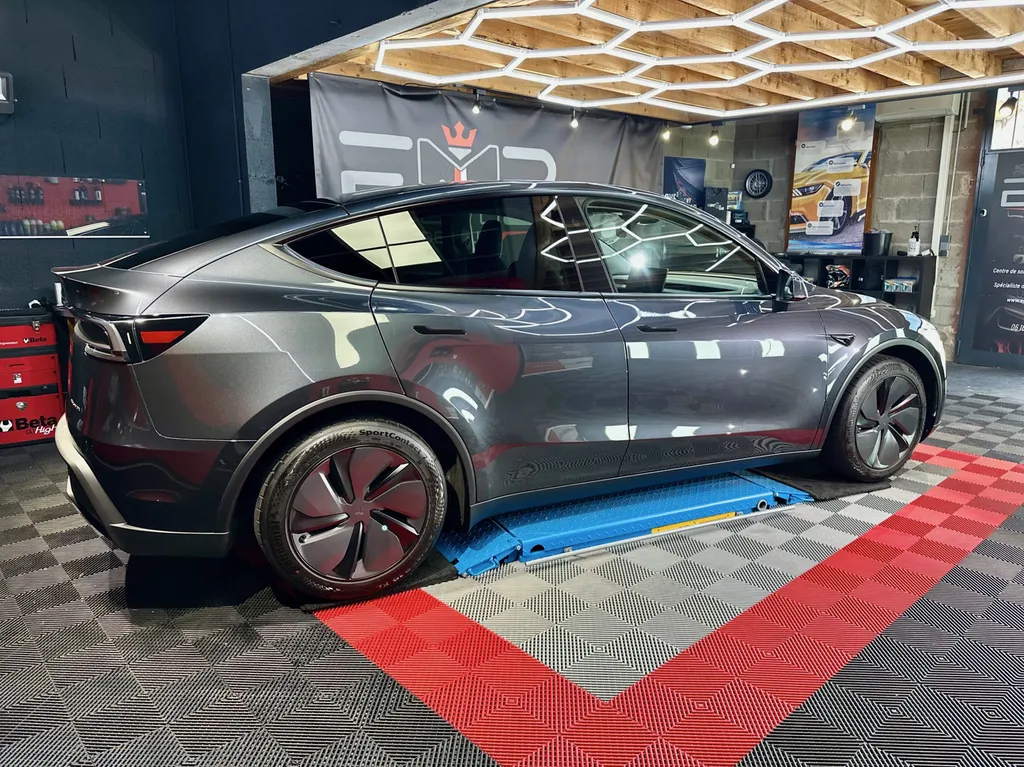 traitement céramique chez EMB DETAILING spécialiste Tesla sur Vaugneray 