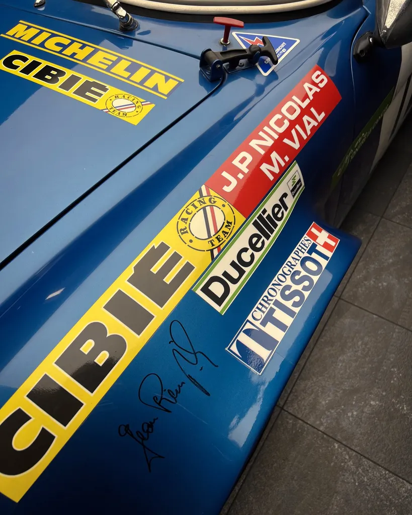 Redonnez vie à votre Alpine berlinette avec l’expertise en sellerie automobile et detailing automobile de DSP Service au Le Mans