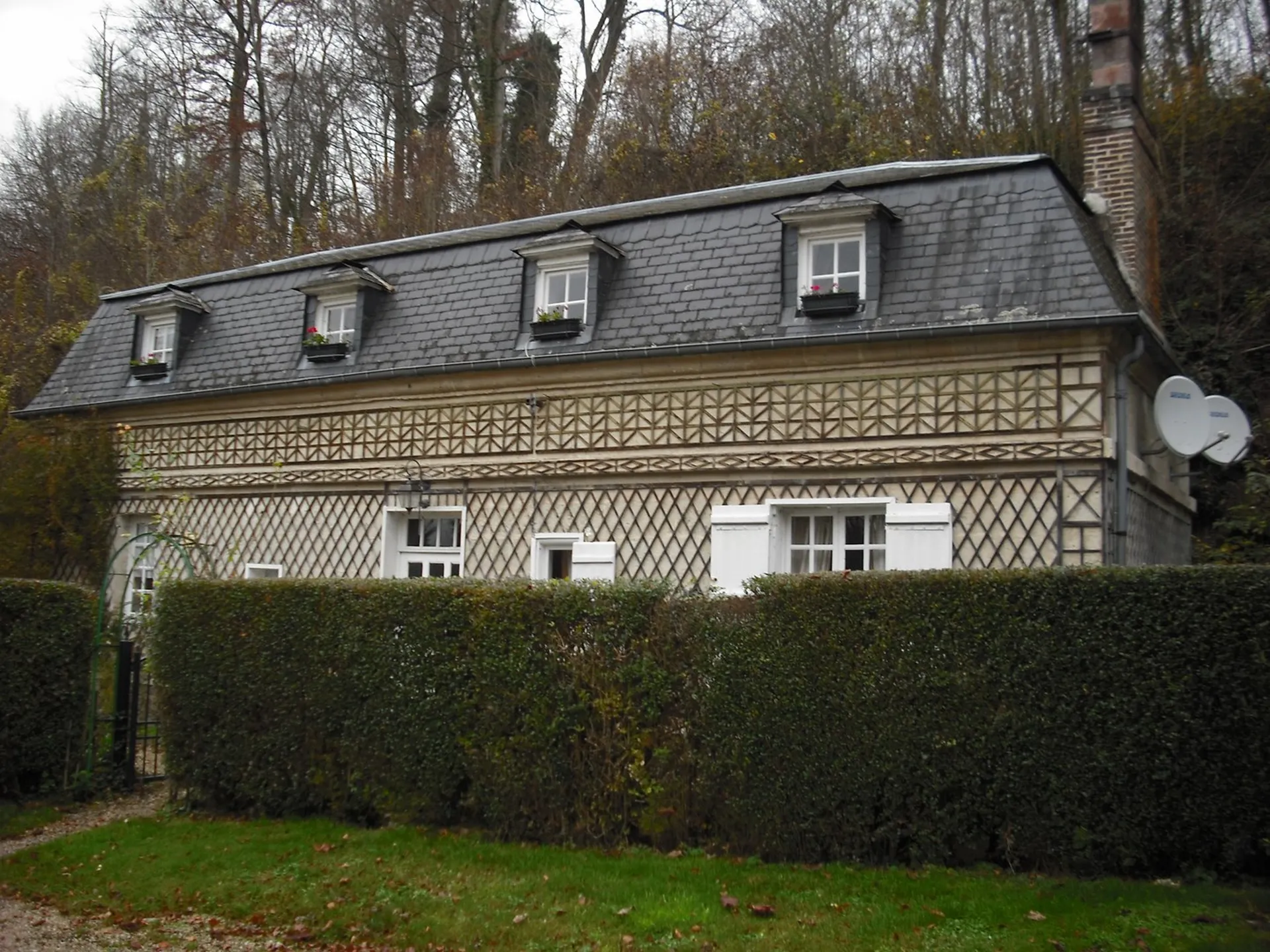 CHATEAU AVEC DEPENDANCES ET MAISON DE GARDIEN, CALVADOS 14