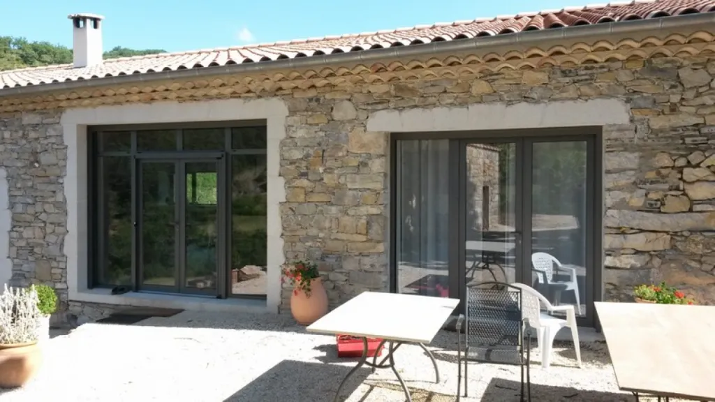 Pose de châssis composés sur vieux Mas Drome 