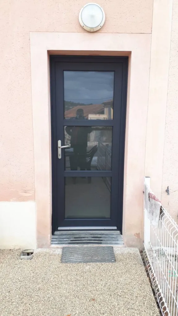 Pose de fenêtres et portes fenêtres en PVC rénovation Vaison la Romaine