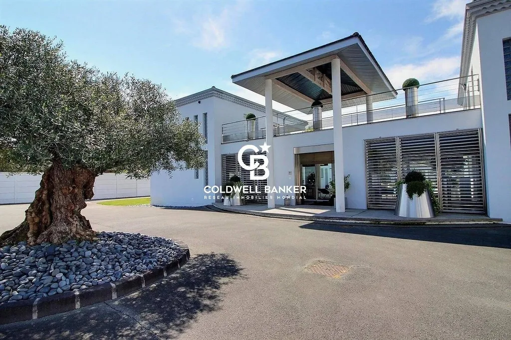 Maison d’architecte à vendre Pessac - moderne, avec piscine et prestations haut de gamme