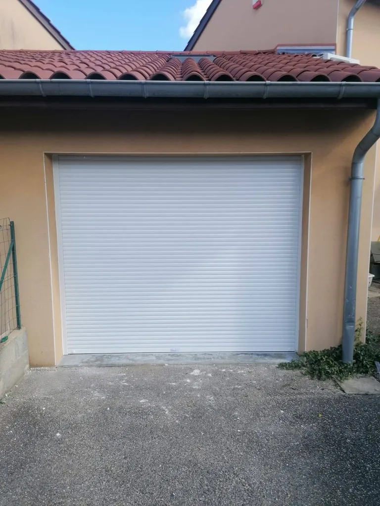 Travaux de rénovation de menuiseries dans une maison à Lyon 8