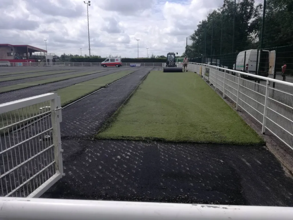 Rénovation de terrains de sports en gazon synthetique