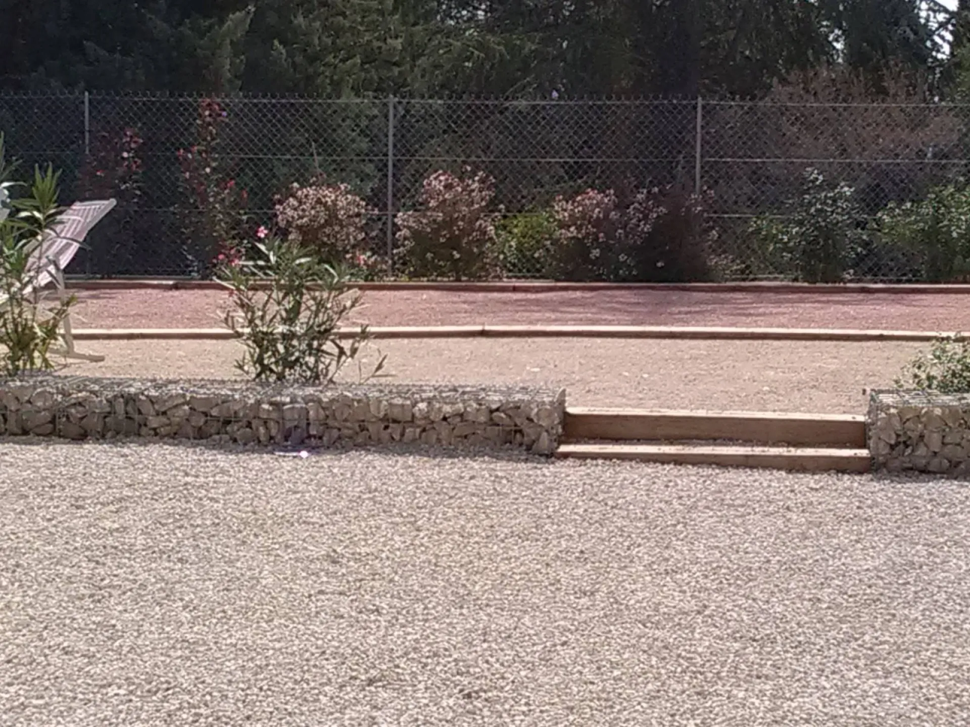Amenagement gabion et integration escalier poutres chêne autour d'Aix en Provence