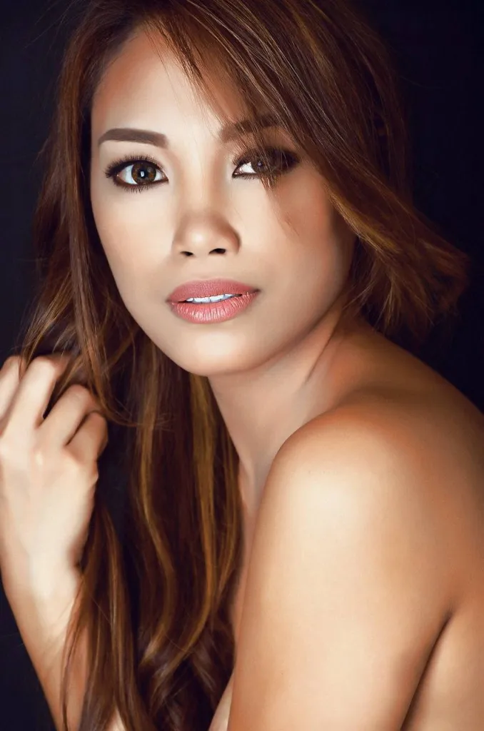 Coiffure lisse et brillante après l'application du lissage aux tanins dans notre salon à Marseille.