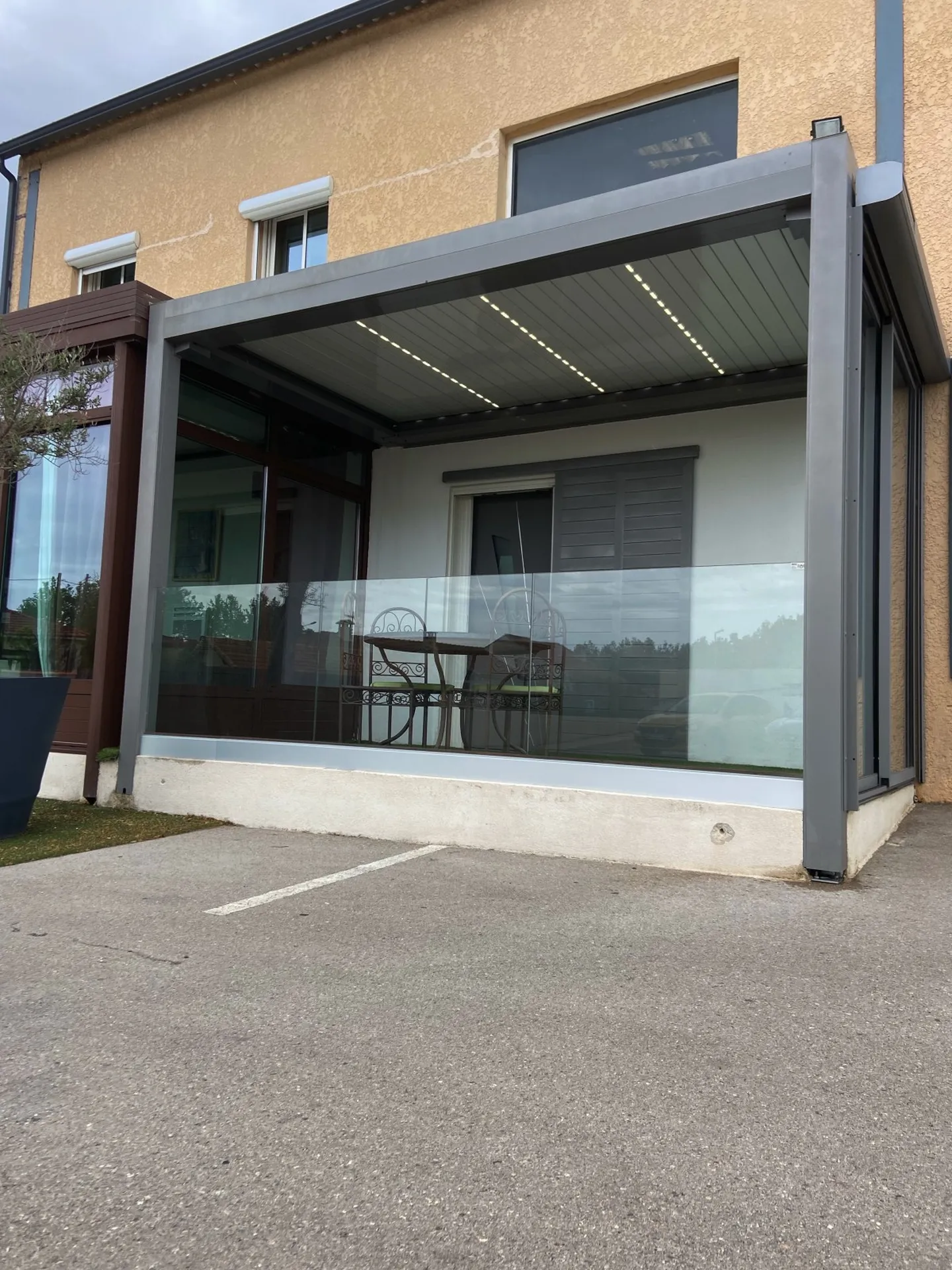 Pergola moderne bioclimatique Open'R sur Martigues